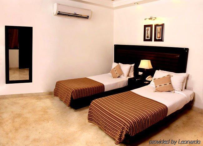 Hotel Shanti Palace West New Delhi Room photo