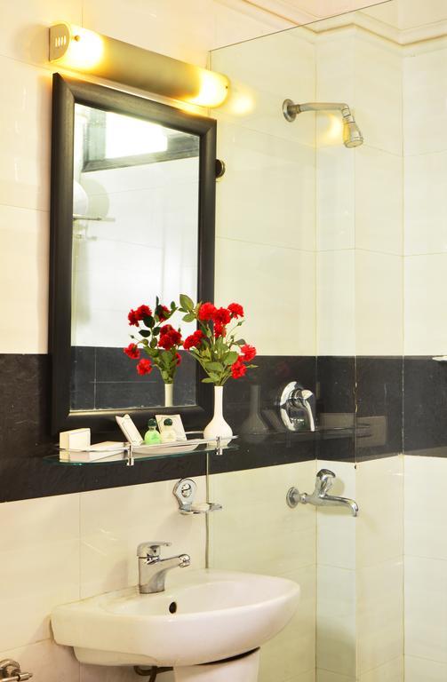 Hotel Shanti Palace West New Delhi Room photo