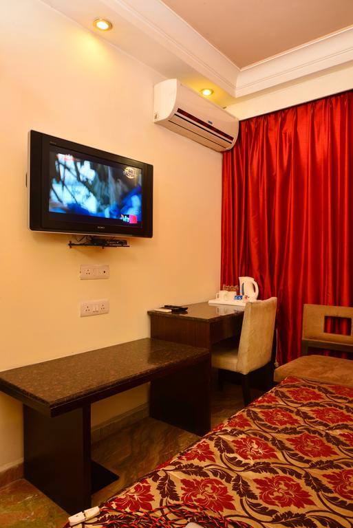 Hotel Shanti Palace West New Delhi Room photo